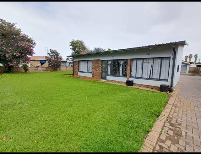 4 BEDROOM HOUSE FOR SALE IN SONLAND PARK